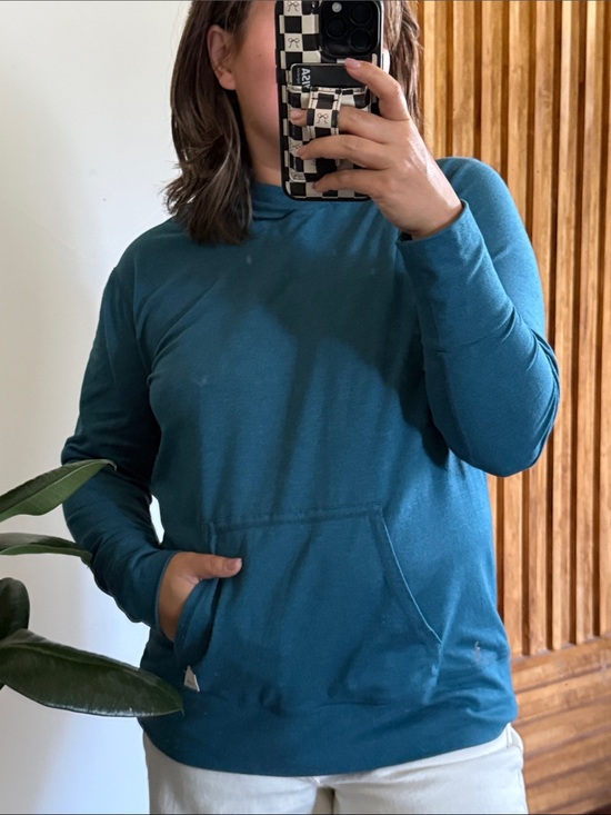 Vuori Tops - Vuori Halo Performance Pullover in  Cosmo Blue. M